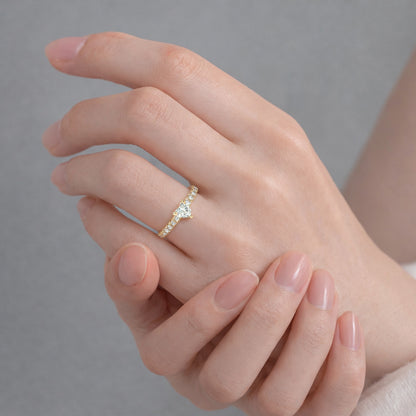ストレートパヴェ ハーフエタニティリング〈トライアングルカット〉
